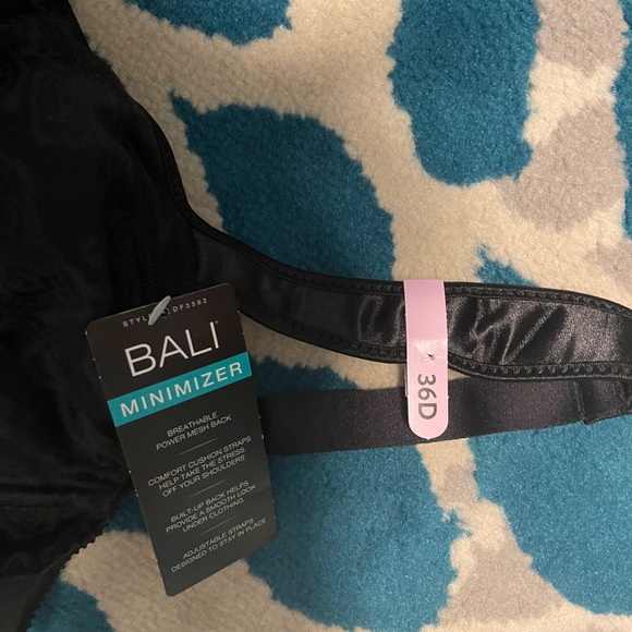 NWT Bali Minimizer Bra 36D - Picture 3 of 5